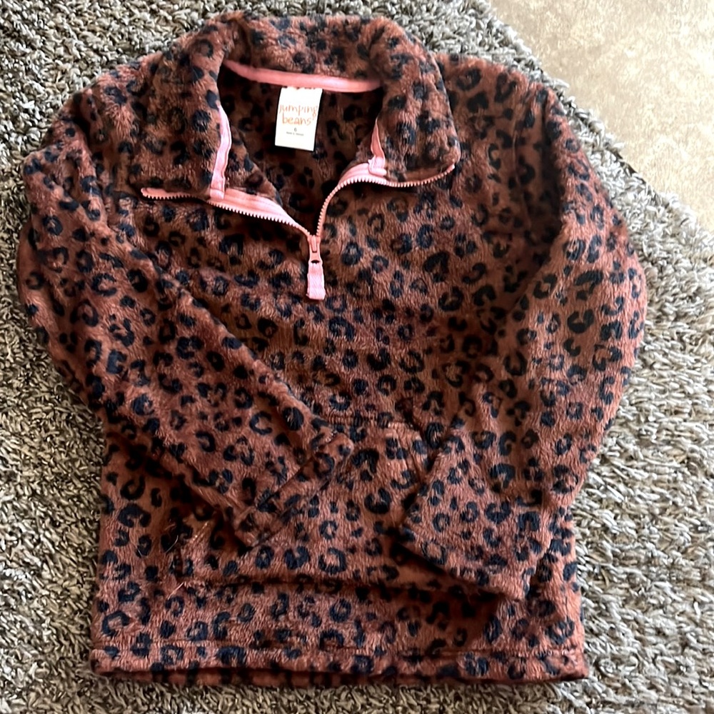 Girls leopard hoodie with front pocket